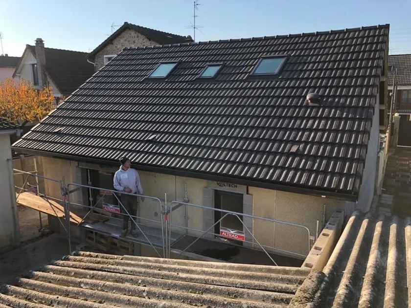 Toiture en tuiles refaite par TopToit94 à Ablon-sur-Seine, dans le Val-de-Marne