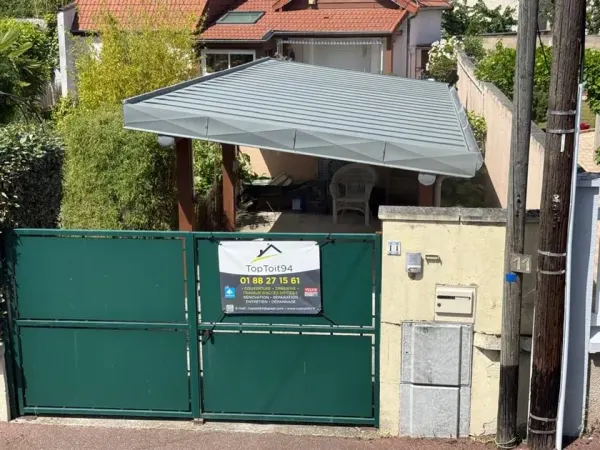 Carport métallique avec couverture et gouttière intégrée, à Draveil