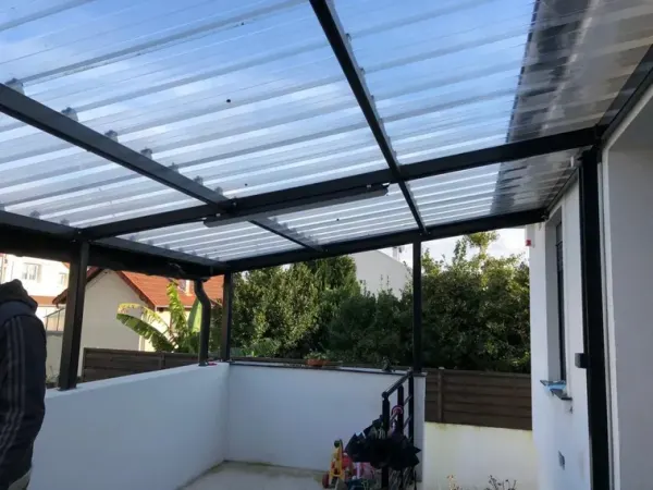 Verrière de véranda en polycarbonate sur ossature aluminium, à Savigny-sur-Orge